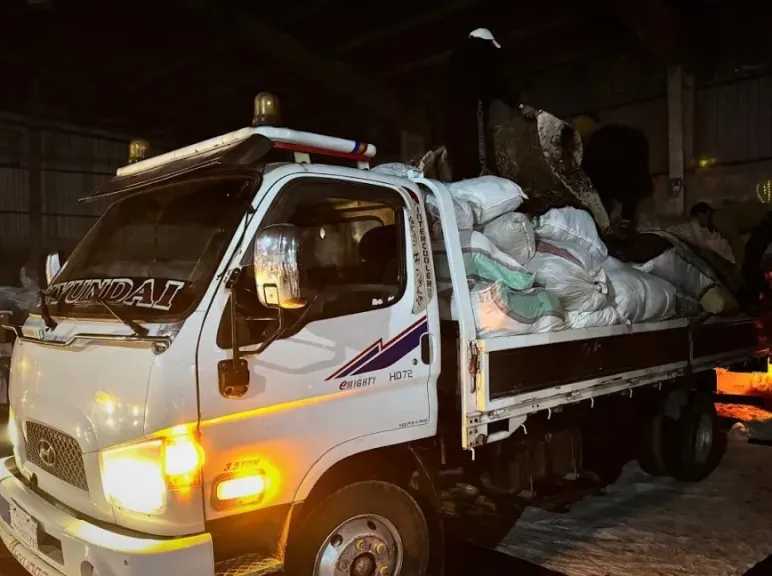 سوريا.. قافلة مساعدات من الرقة لإغاثة متضرري الفيضانات بإدلب