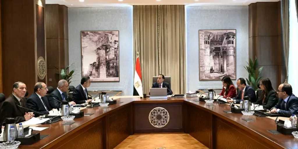 رئيس الوزراء يتابع خطط تطوير صناعة السكر وتعزيز المخزون السلعي استعدادًا لشهر رمضان