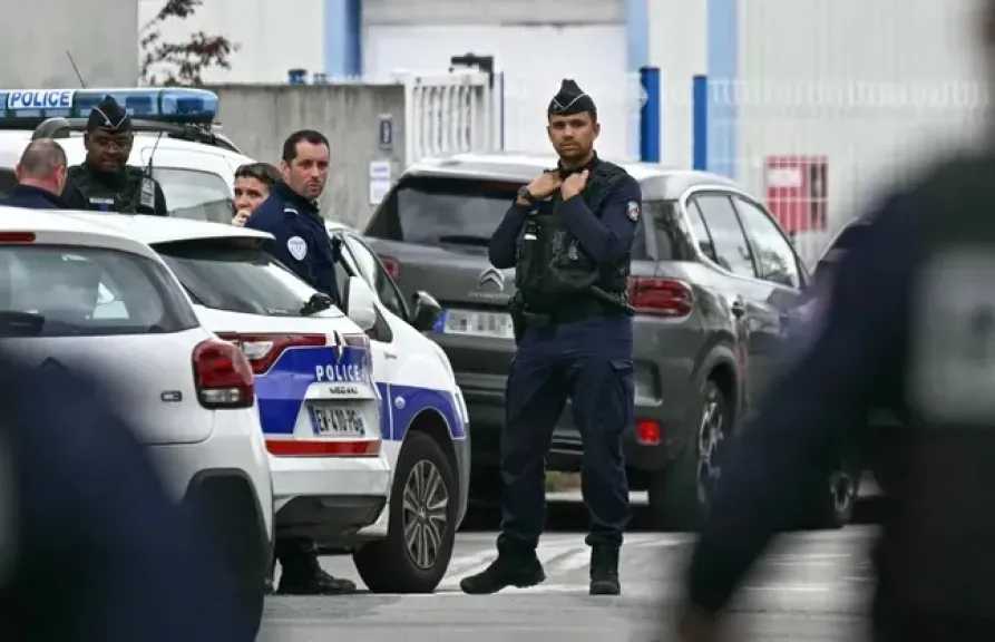 إنذار كاذب بقنبلة يُخلي 800 تلميذ من مدرسة في أنتيب الفرنسية