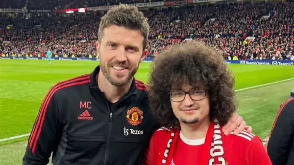 كاريك عن المشجع الذي وعد بقص شعره: لفت انتباهي إليه أولادي