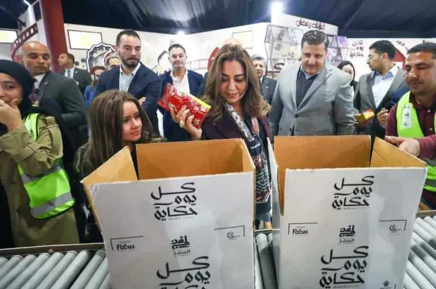 وزيرة التنمية المحلية تتفقد مبادرة المنفذ.. وتتابع عمليات تعبئة وتغليف كراتين شهر رمضان