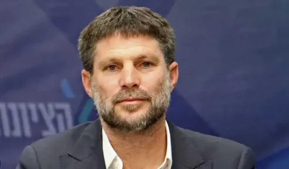 غداة قرارات الكابينت.. سموتريتش يقتحم بلدة فلسطينية وسط الضفة