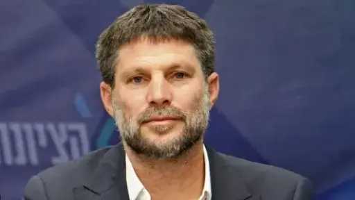 غداة قرارات الكابينت.. سموتريتش يقتحم بلدة فلسطينية وسط الضفة