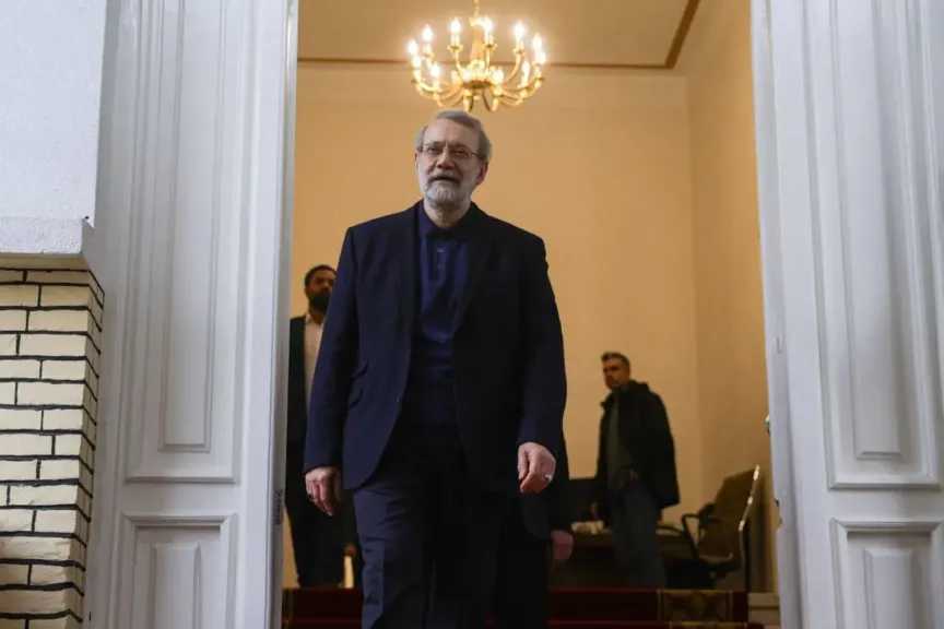 لاريجاني في مسقط حاملاً رد طهران على محادثات النووي مع واشنطن
