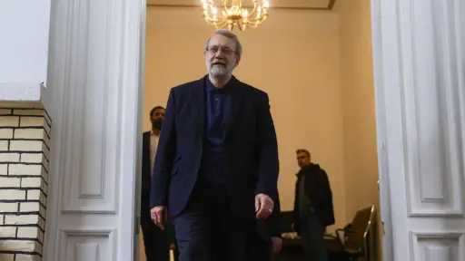 لاريجاني في مسقط حاملاً رد طهران على محادثات النووي مع واشنطن