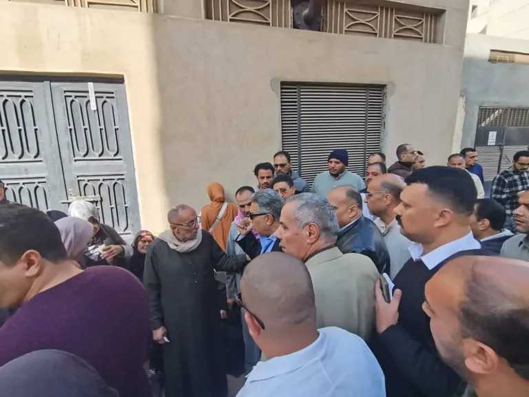 محافظ الدقهلية يعزي أسر المتوفين ويطمئن على حالة مصابي حادث انقلاب سيارة عمال بالسنبلاوين