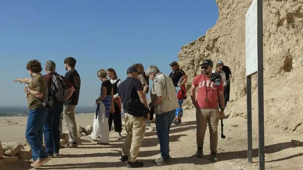 المنيا تستقبل أفواجاً سياحية متعددة الجنسيات لتعزيز الحركة الثقافية