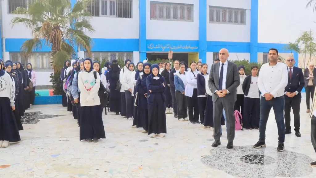 وزير التعليم يجري حوارا مفتوحا مع الطلاب ويؤكد اهتمامه بتنمية مهاراتهم الرقمية