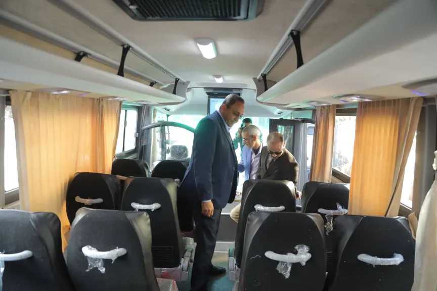 محافظ قنا يشهد تسليم 3 أتوبيسات للنقل الجماعي لتخفيف التكدس المروري