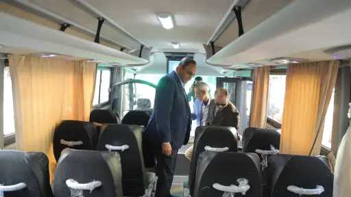 محافظ قنا يشهد تسليم 3 أتوبيسات للنقل الجماعي لتخفيف التكدس المروري