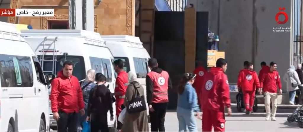 شاهد.. وصول دفعة جديدة من الفلسطينيين العائدين إلى قطاع غزة عبر معبر رفح