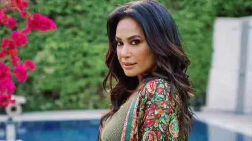 بعد أزمة «مناعة».. هدى المفتي ترفع تاج الملكة فوق رأس هند صبري