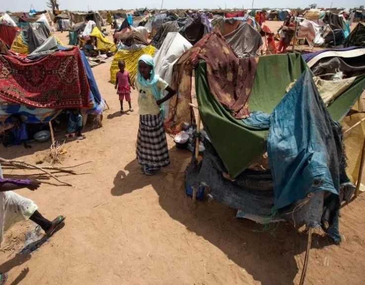 لجنة سودانية: مصرع طفل وتضرر 1500 أسرة إثر حريق بمخيم نازحين