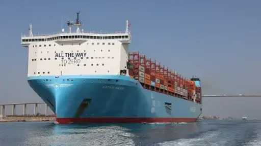 أكبر حاوية تابعة لميرسك تعبر قناة السويس لأول مرة منذ عامين