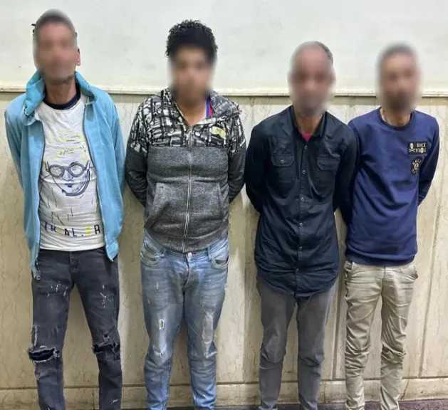 ضبط4 منادى سيارات لابتزاز المواطنين دون وجه حق بالسويس