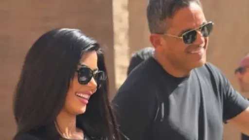 كارولين عزمي تشارك صورة من كواليس «رأس الأفعى» برفقة أمير كرارة