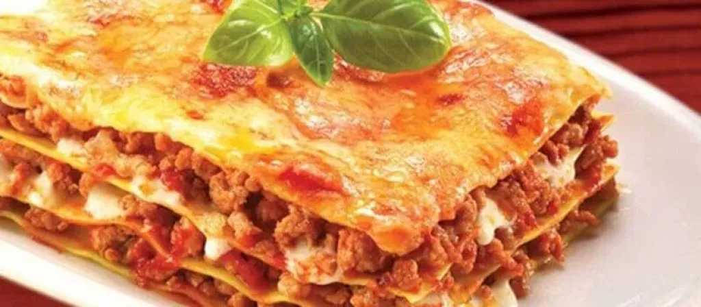 طريقة عمل اللازانيا باللحمة المفرومة والبشاميل