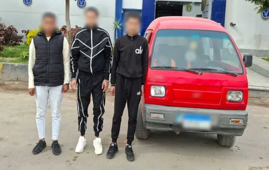 ضبط 3 أشخاص بالإسكندرية لمضايقتهم سيدة وأصدقائها وتهديدهم بأسلحة بيضاء