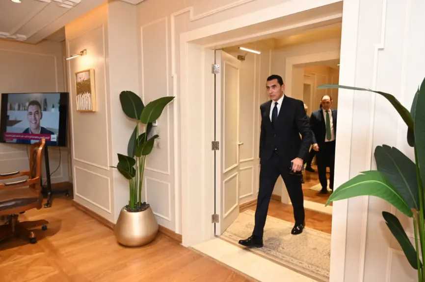 جوهر نبيل يصل مقر الوزارة لمباشرة مهام عمله وزيرًا للشباب والرياضة عقب أداء اليمين الدستورية