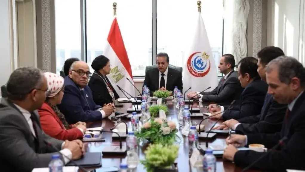 بعد تجديد الثقة .. اجتماع عاجل لوزير الصحة مع قيادات الوزارة