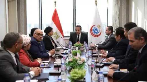 بعد تجديد الثقة .. اجتماع عاجل لوزير الصحة مع قيادات الوزارة