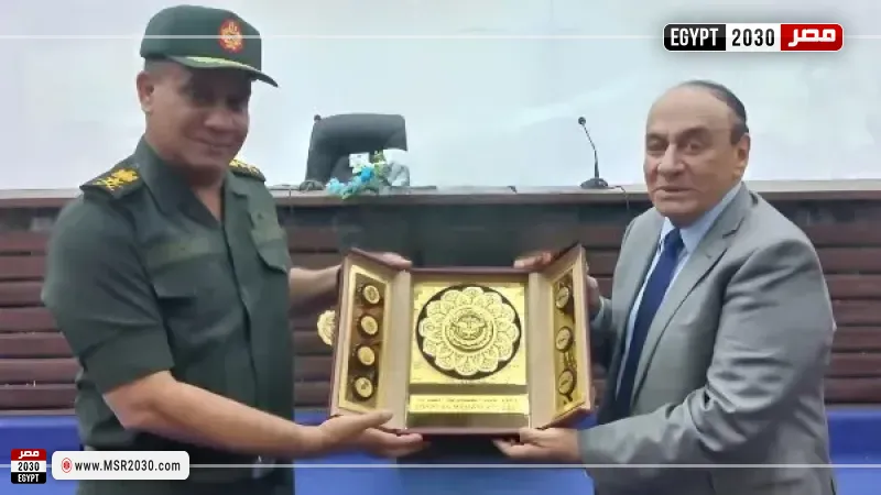 اللواء سمير فرج يهنئ الفريق أشرف سالم بعد تعيينه وزيرًا للدفاع والإنتاج الحربي