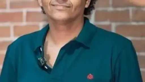 محمد صلاح العزب يتعرض لحادث سير