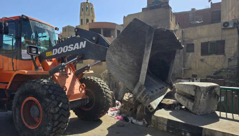 محافظة الجيزة ترفع الكتل الخرسانية وتفتح سلم مشاه مدينة النور بحي الهرم