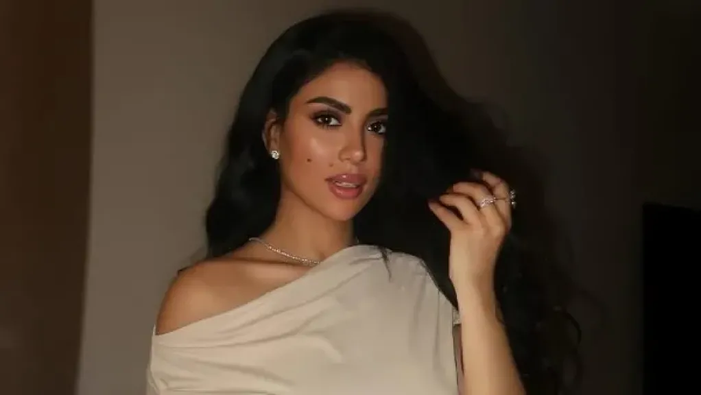 كارولين عزمي 