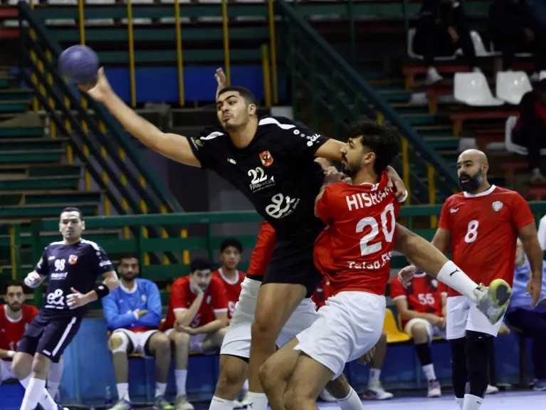 «رجال يد الأهلي» يواجه طلائع الجيش في الدوري