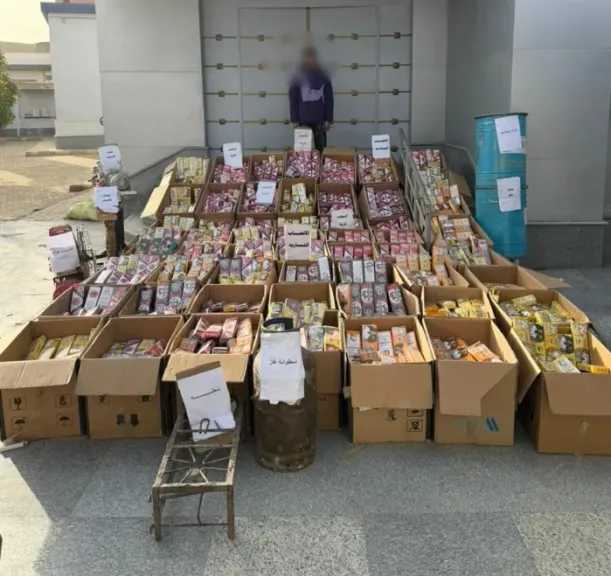 ضبط عامل بالفيوم بحوزته أكثر من مليون قطعة ألعاب نارية