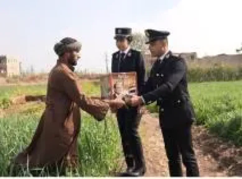 الداخلية توزيع مساعدات على المواطنين