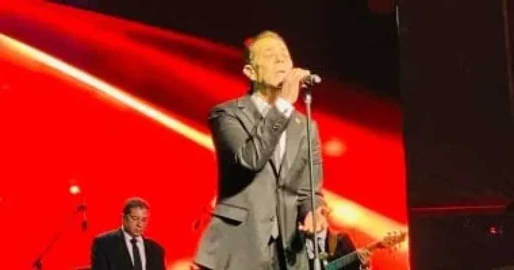 نجوم الطرب يحتفلون بعيد الحب على مسرح النافورة المغطى