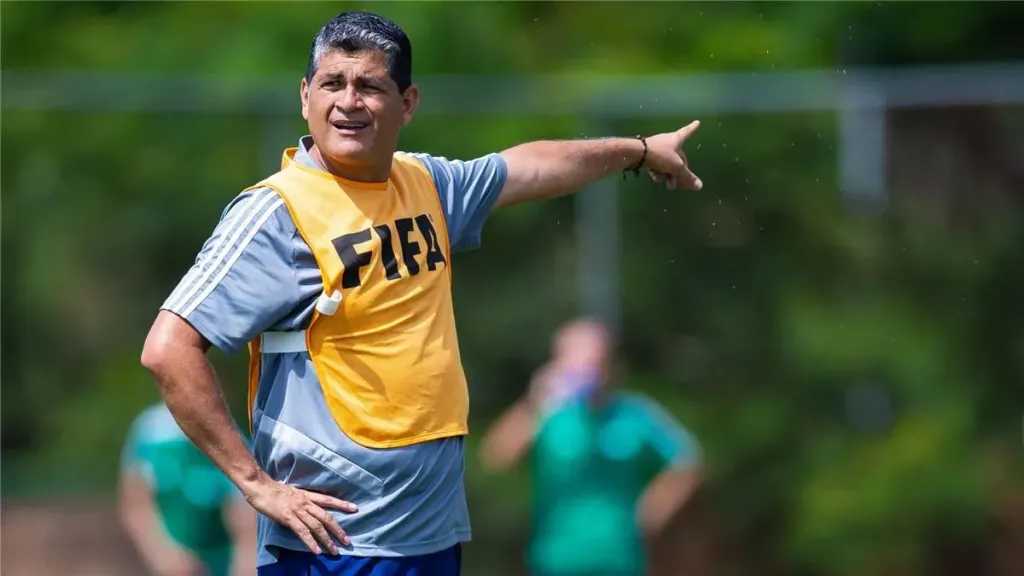 تحرك عاجل من أوسكار رويز بعد أزمة مباراة النادي الأهلي وسيراميكا كليوباترا