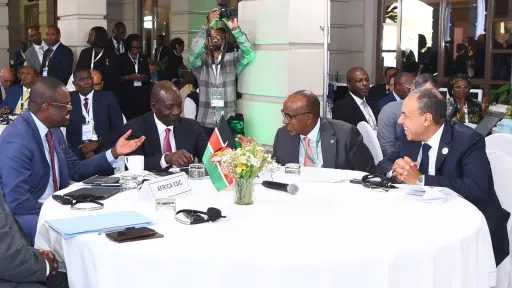 وزير الخارجية يشارك في مائدة مستديرة حول التصنيع المحلي للسلع الصحية كركيزة للأمن والسيادة الصحية في أفريقيا