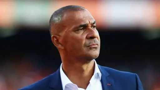 أسطورة الكرة الهولندية يكشف سر قوة الدوري الإنجليزي