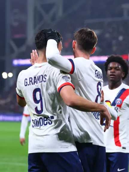 إنريكي يوبخ ديمبلي علنًا بعد سقوط باريس أمام رين: لا أحد أكبر من النادي