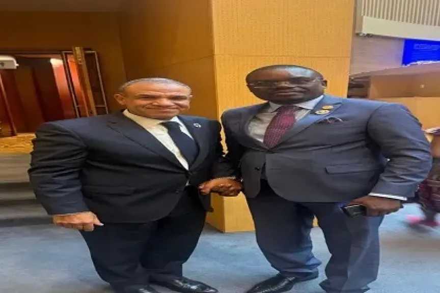 وزير الخارجية يلتقي مدير المركز الأفريقي لمكافحة الأمراض على هامش قمة الاتحاد الأفريقي
