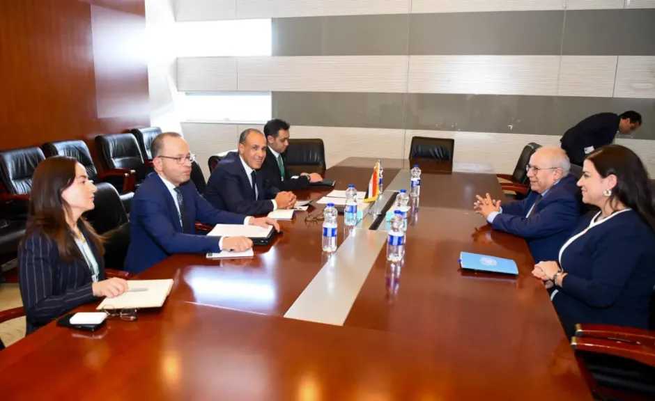 وزير الخارجية يبحث مع المبعوث الأممي لللسودان تطورات الأزمة السودانية على هامش القمة الأفريقية