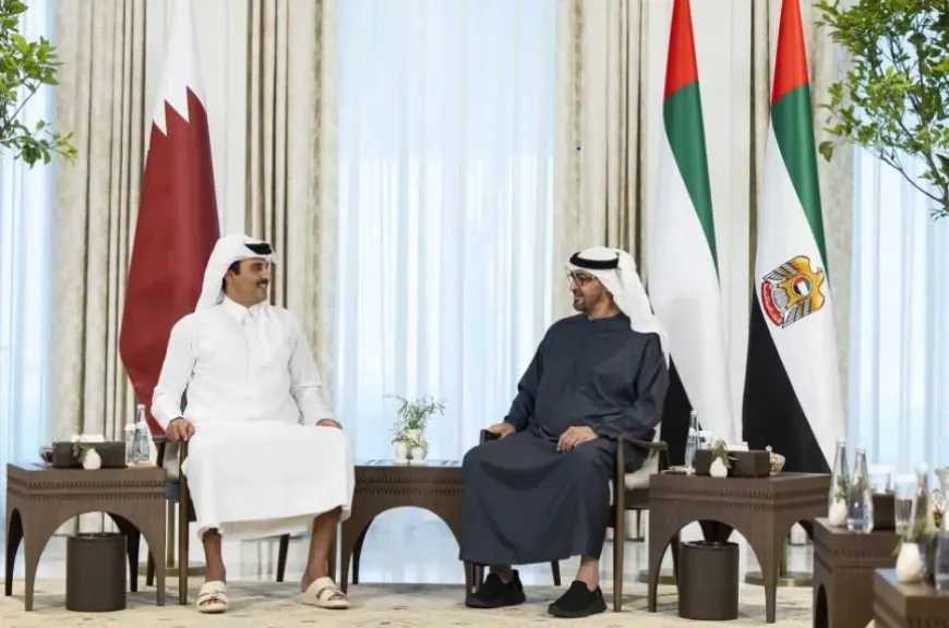 رئيس الإمارات وأمير قطر يبحثان الجهود المبذولة بشأن التطورات الإقليمية