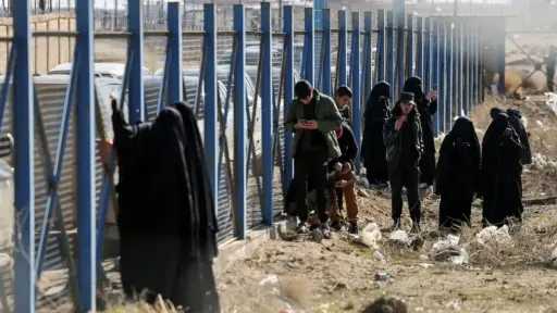 العراق ينشر جنسيات سجناء تنظيم داعش المنقولين من... العراق ينشر جنسيات سجناء تنظيم داعش المنقولين من سوريا: ينتمون لـ61 دولة