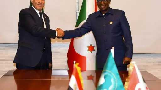 وزير الخارجية ونظيره البوروندي يبحثان سبل تعزيز العلاقات وتنسيق المواقف إزاء القضايا ذات الاهتمام المشترك