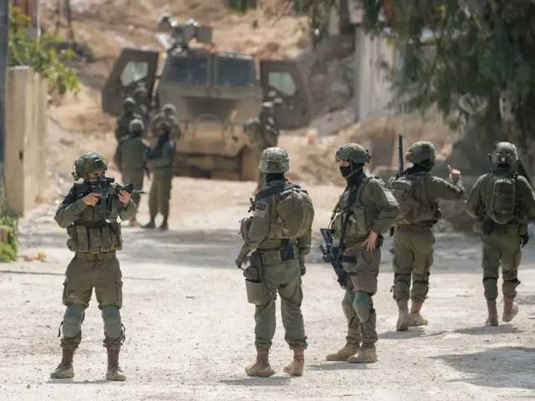 جيش الاحتلال الإسرائيلي يصيب فلسطينيا ويقتحم مناطق بالضفة