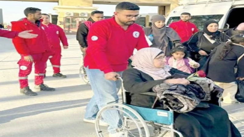 الفلسطينيين العائدين إلى غزة عبر معبر رفحر