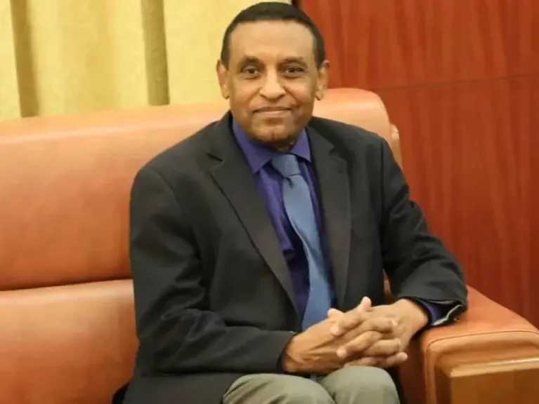 كامل إدريس: الجيش السوداني يتصدى لـ”الدعم السريع” ويحقق تقدماً ميدانياً