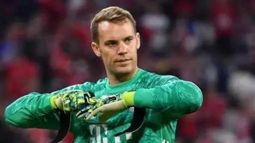 ضربة قوية للعملاق البافاري.. إصابة نوير تربك حسابات بايرن ميونخ رغم ثلاثية بريمن