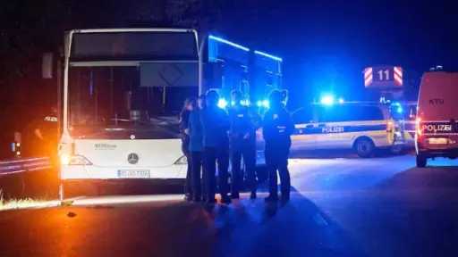 إصابة عدة أشخاص بجروح في شجار بسكين داخل حافلة غربي ألمانيا