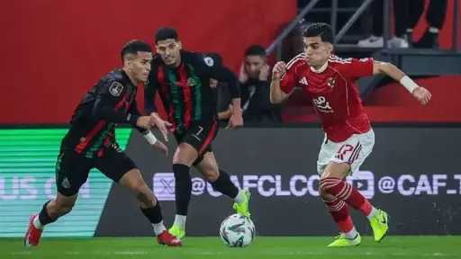 التعادل السلبي يحسم الشوط الأول من مواجهة الأهلي والجيش الملكي