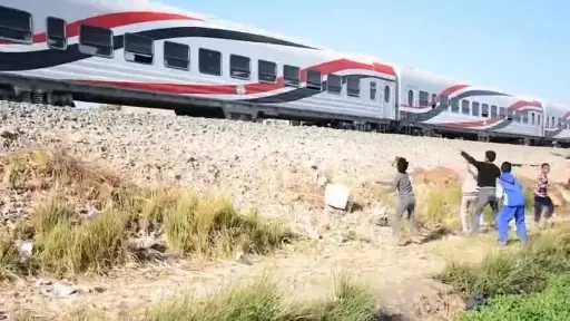 النقل تناشد المواطنين المشاركة فى التوعية من... النقل تناشد المواطنين المشاركة فى التوعية من مخاطر ظاهرة رشق الاطفال للقطارات بالحجارة