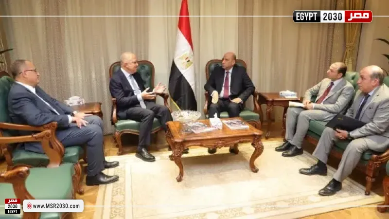 وزير العمل خلال استقباله رئيس اتحاد الصناعات